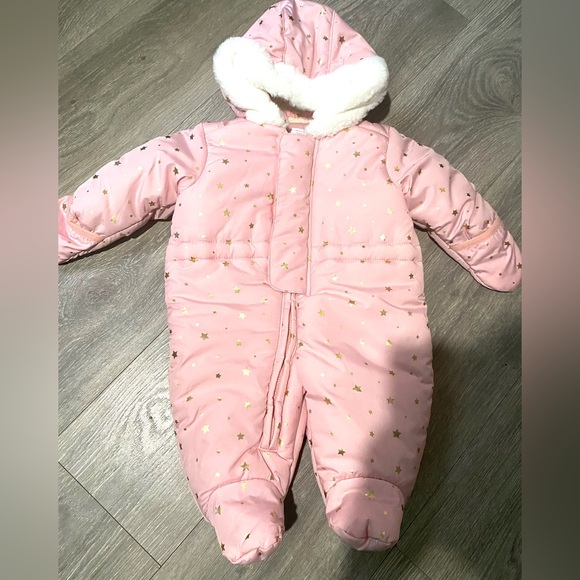 NWOT 0-3 Months girl pastel pink snowsuit with gold stars and hood❄️Very warm! - Picture 3 of 8